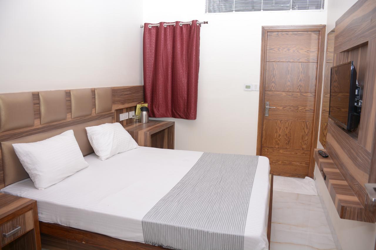 Hotel Golden Oasis - A Well Hygiene Property Paharganj Bagian luar foto