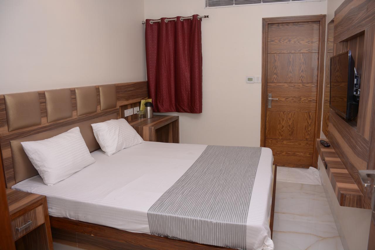 Hotel Golden Oasis - A Well Hygiene Property Paharganj Bagian luar foto